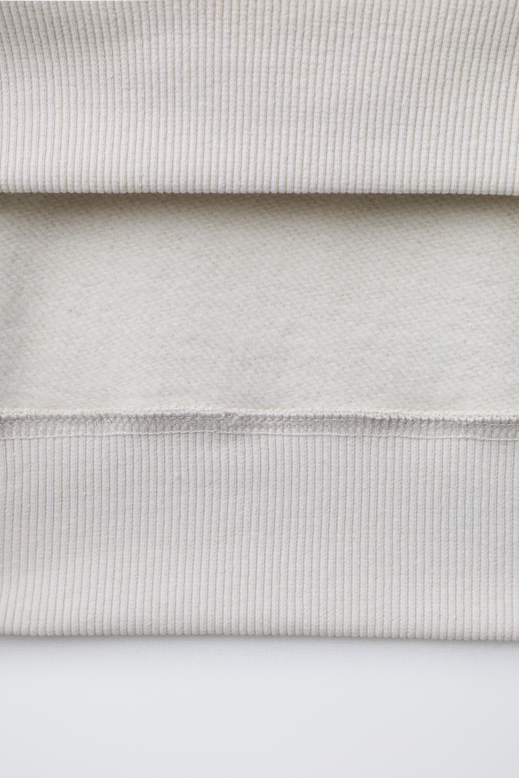 GRAFFITI LABEL SWEATSHIRT